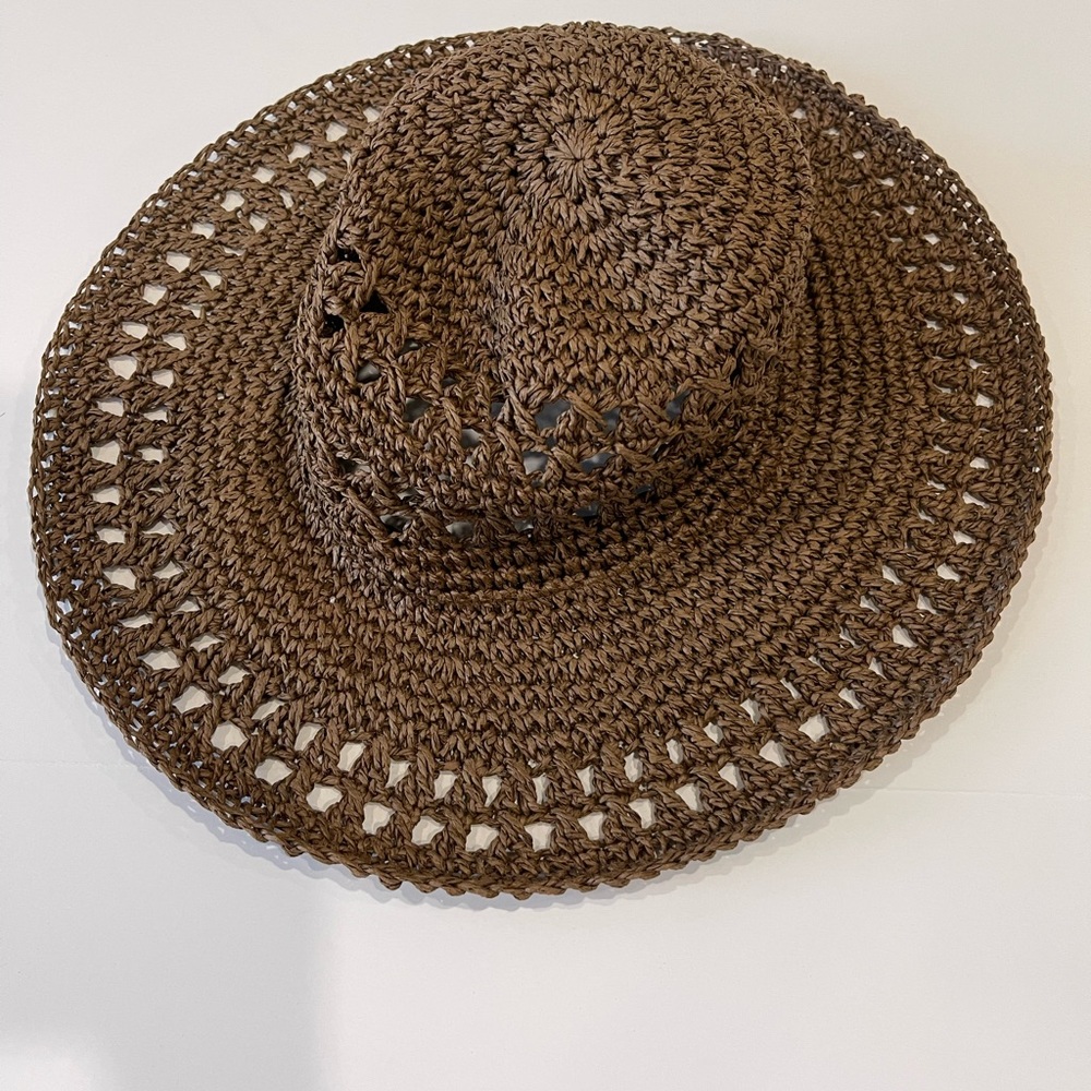 Straw hat. Unbranded. Squishy and comfortable